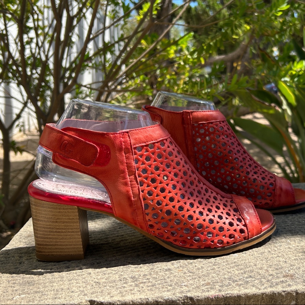 Size 39 (8.5 US) | CG Sport by Cayetano Giménez Coral Peep-Toe Sandals